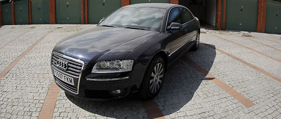 El Audi A8 que adquiri la presidencia de Barreda slo tiene 52.000 km y cost 63 millones de las antiguas pesetas. / ALBERTO DI LOLLI